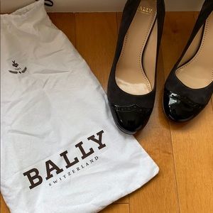 Bally black suede & patent leather pumps size 7.5